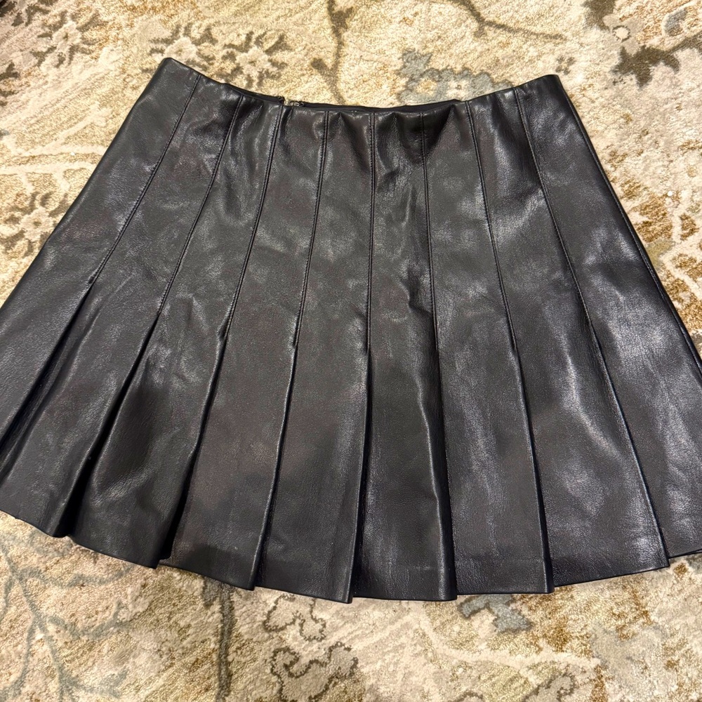 NWT Alice + Olivia CARTER PLEATED VEGAN LEATHER MINI SKIRT